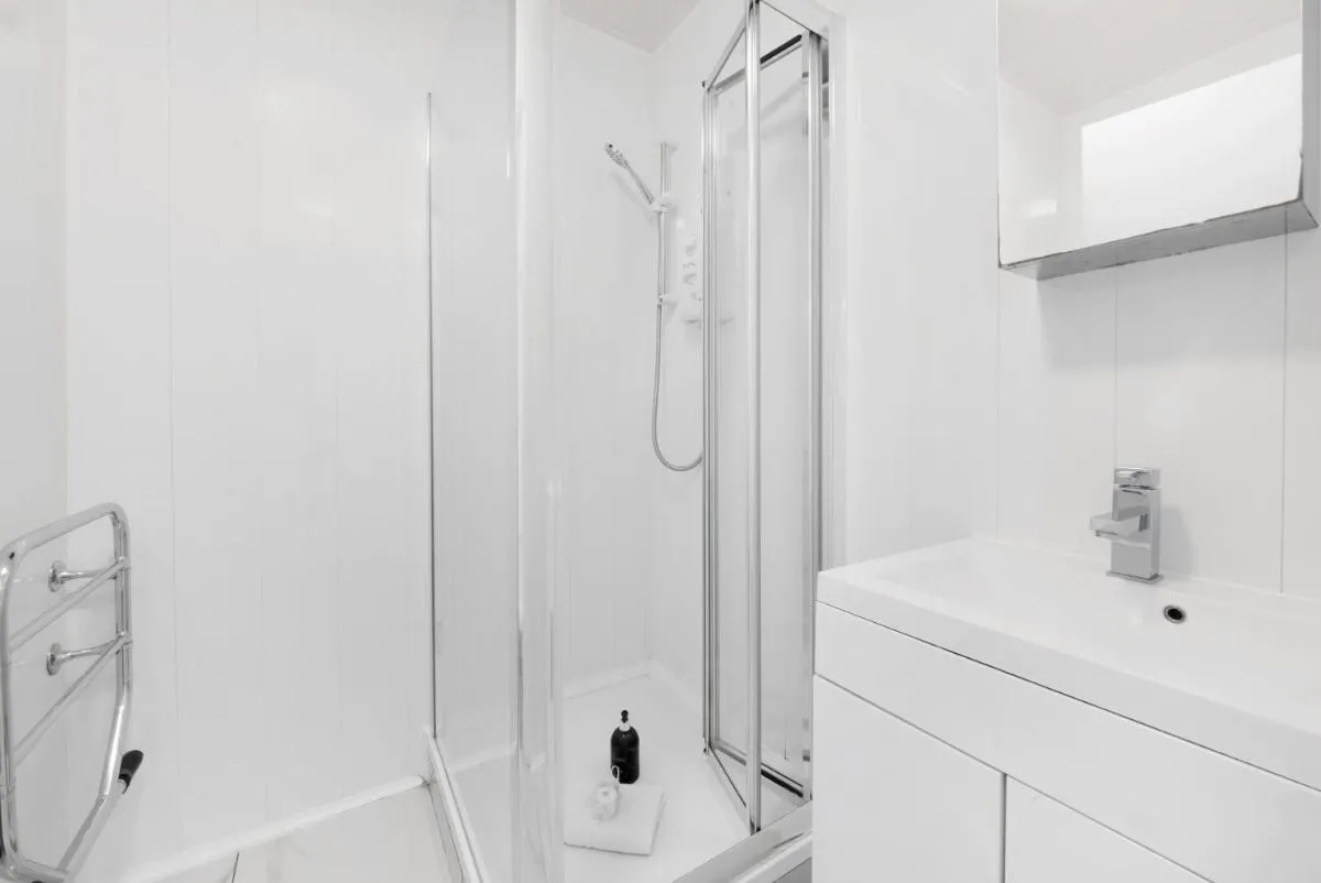 Image 3 of 2 Bed Piccadilly Apartment 1
