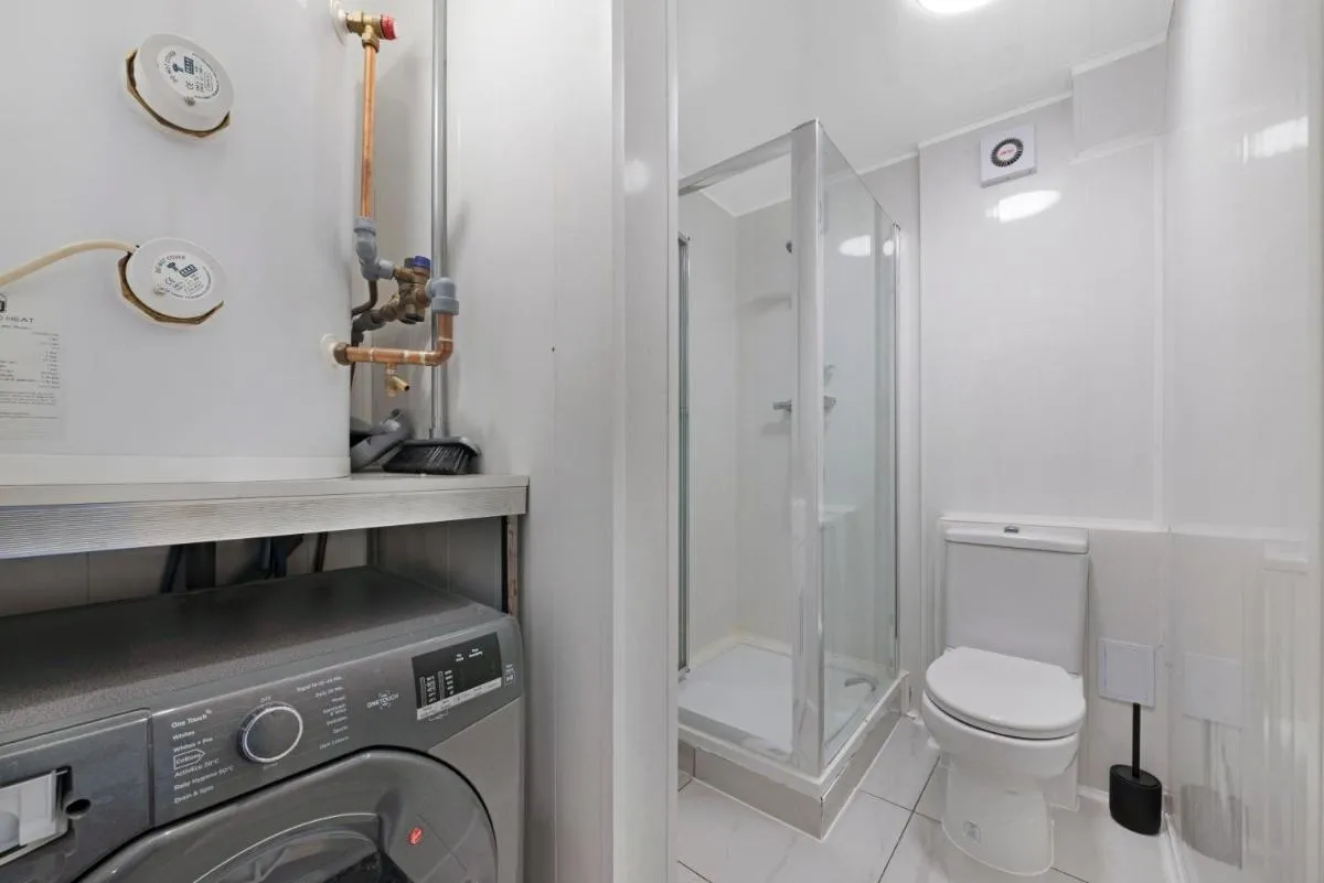 Image 3 of 2 Bed Piccadilly Apartment 4