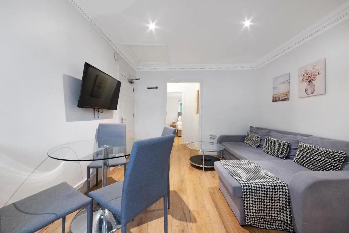 Image 5 of 2 Bed Piccadilly Apartment 4