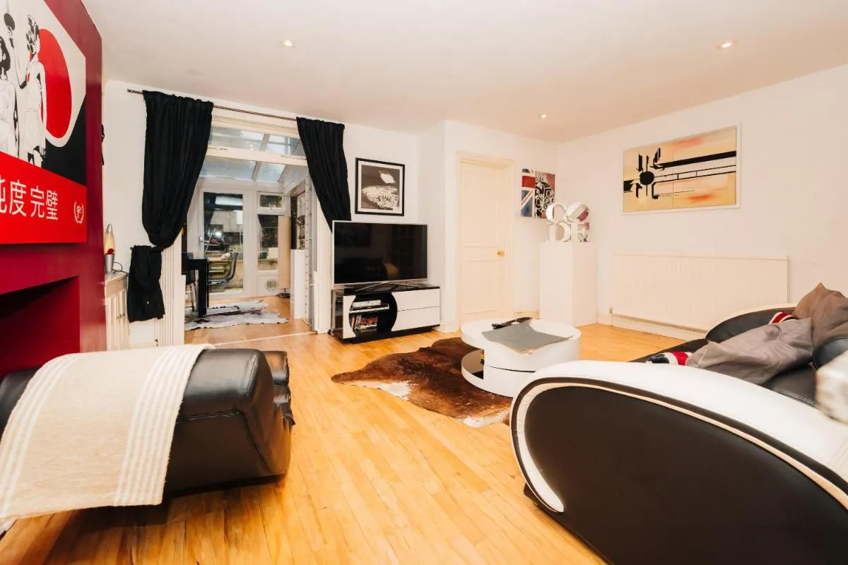 Image 4 of 2 Bed Portobello Rd – moments from Tube!