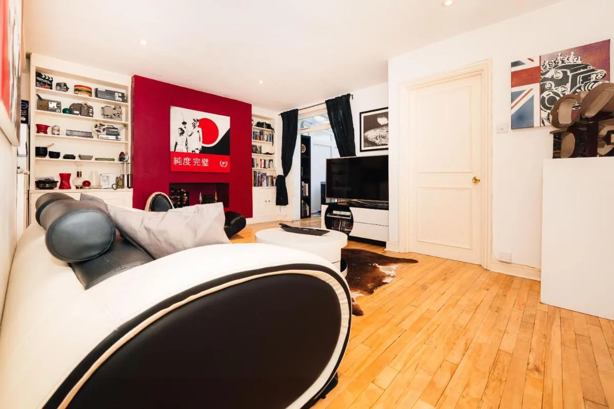 Image 5 of 2 Bed Portobello Rd – moments from Tube!
