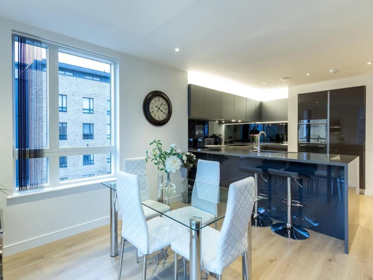 Image 3 of 2 Bed Property Close to Heathrow Airport