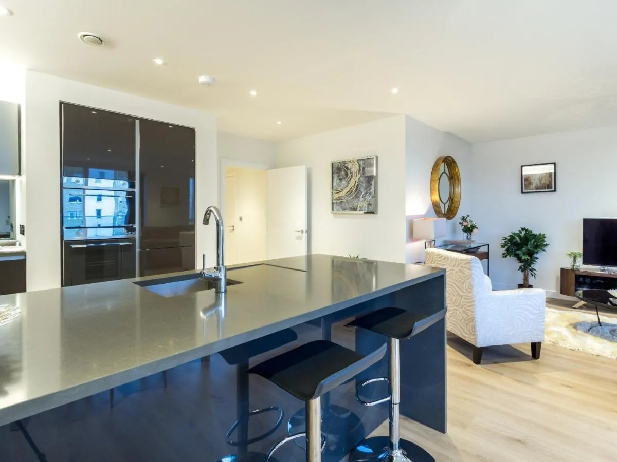 Image 4 of 2 Bed Property Close to Heathrow Airport
