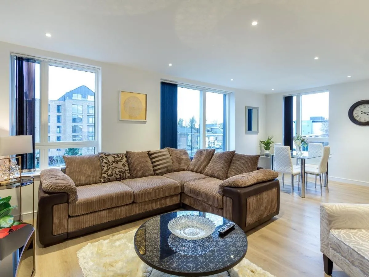 Image 5 of 2 Bed Property Close to Heathrow Airport