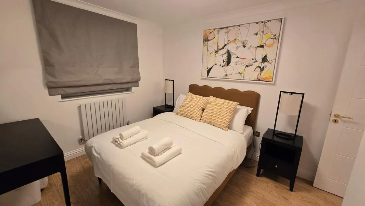 Image 3 of 2 Bed Stylish Interiors 25min to Central London