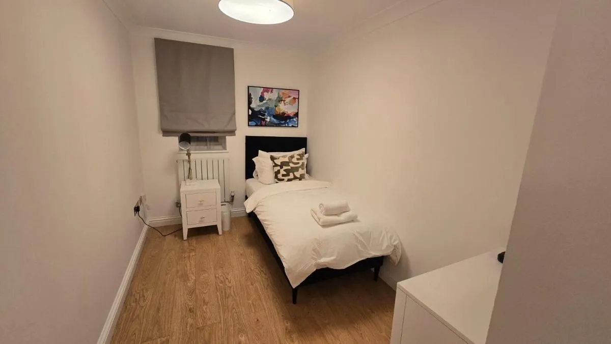 Image 4 of 2 Bed Stylish Interiors 25min to Central London