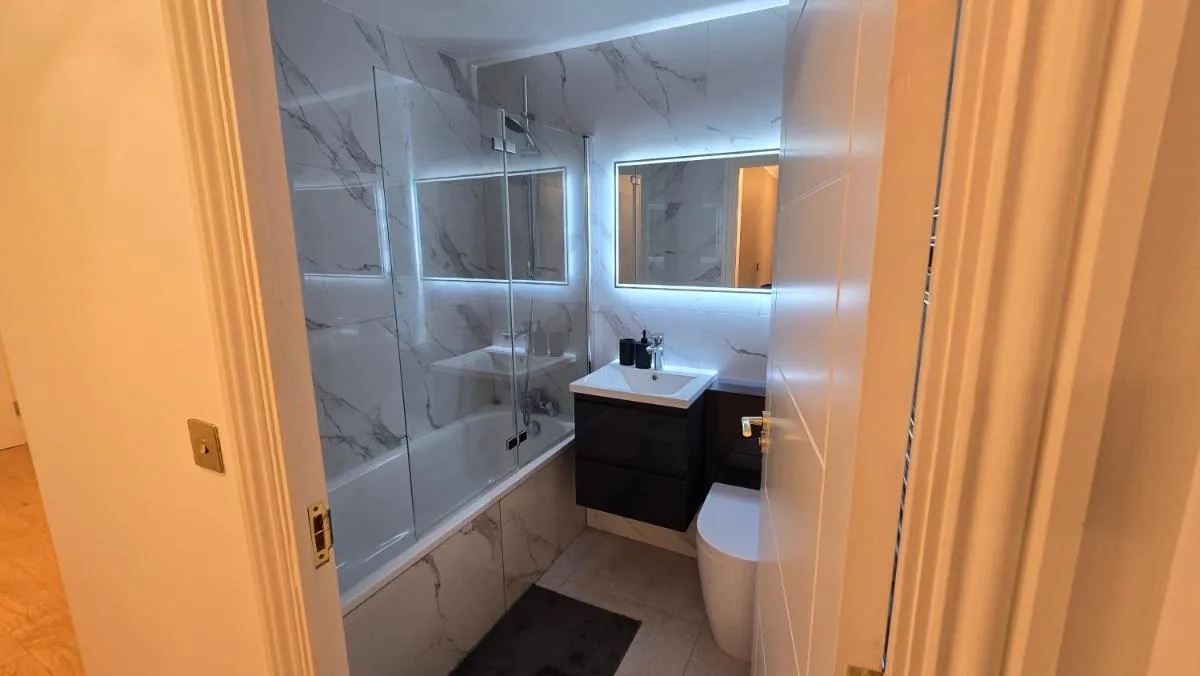 Image 5 of 2 Bed Stylish Interiors 25min to Central London
