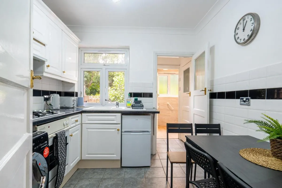 Image 4 of 2 Bed, Wembley, Ealing, London