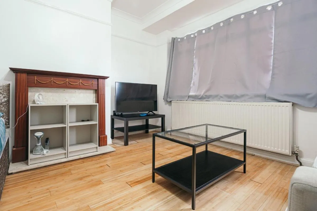 Image 5 of 2 Bed, Wembley, Ealing, London