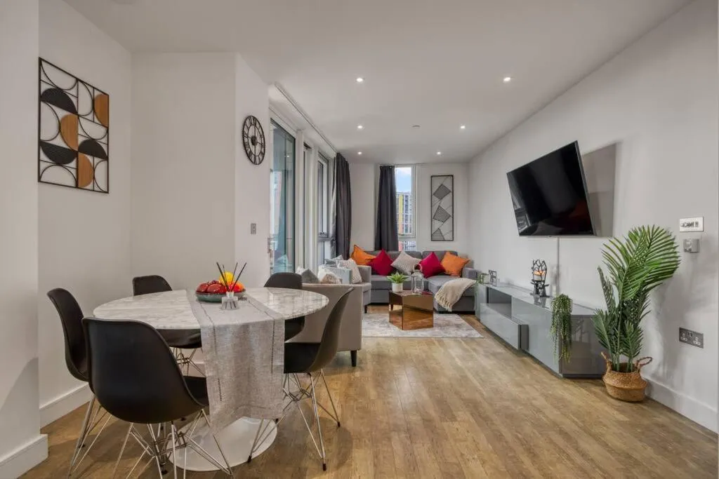 2 Bed & 2 Bath Next to Nine Elms Station – Zone 1