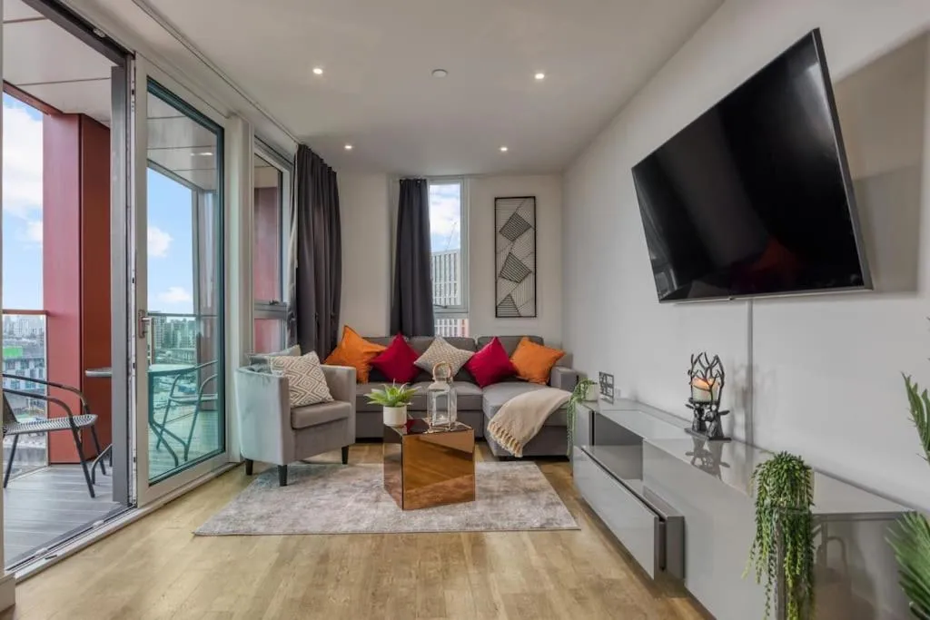 Image 5 of 2 Bed & 2 Bath Next to Nine Elms Station – Zone 1