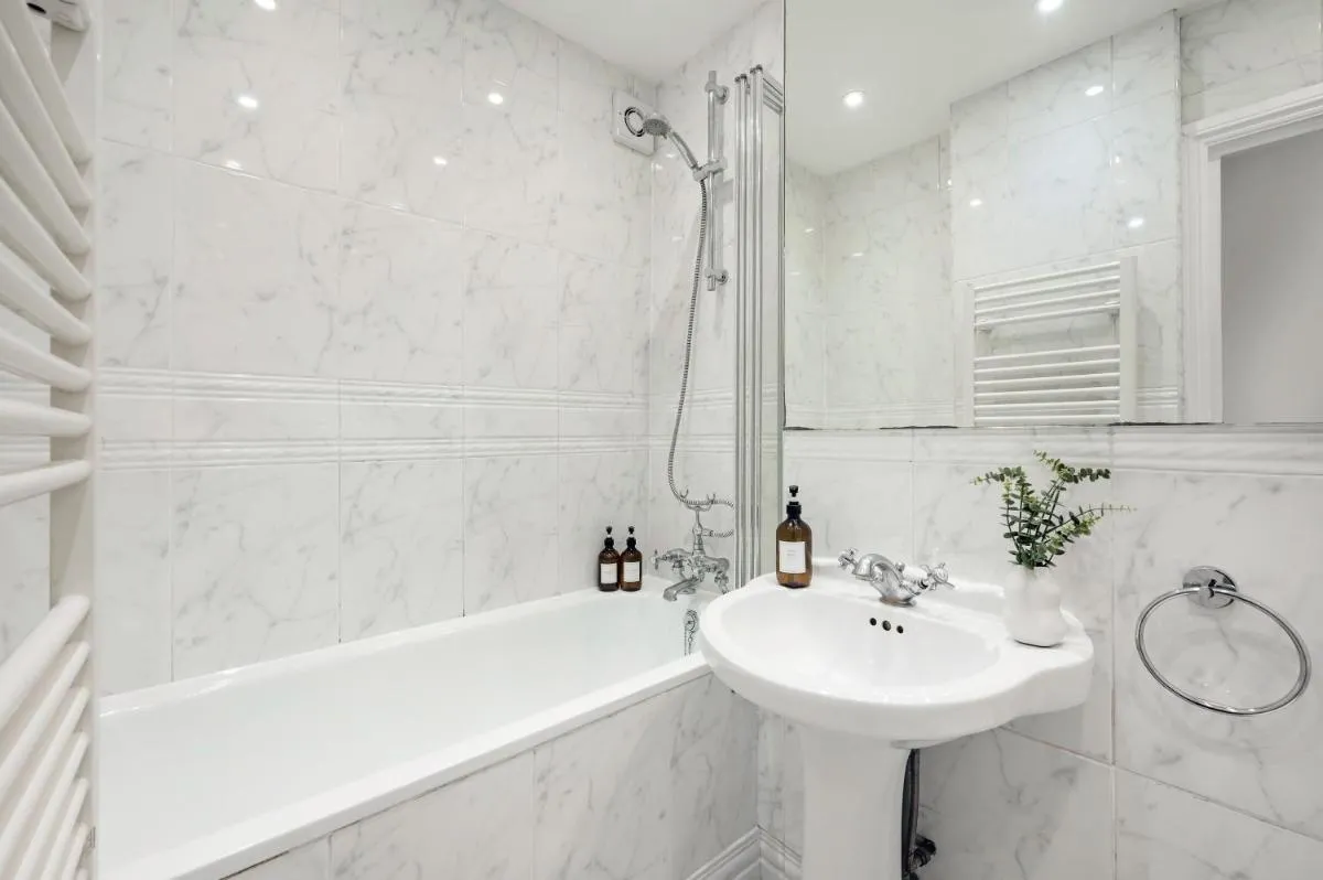 Image 3 of 2 Bedr, 3 Beds, 1 Bath Thames, Trafalgar SQ