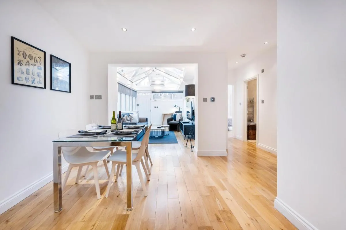 Image 4 of 2 Bedr, 3 Beds, 2 Bath Covent Garden 3-min subway