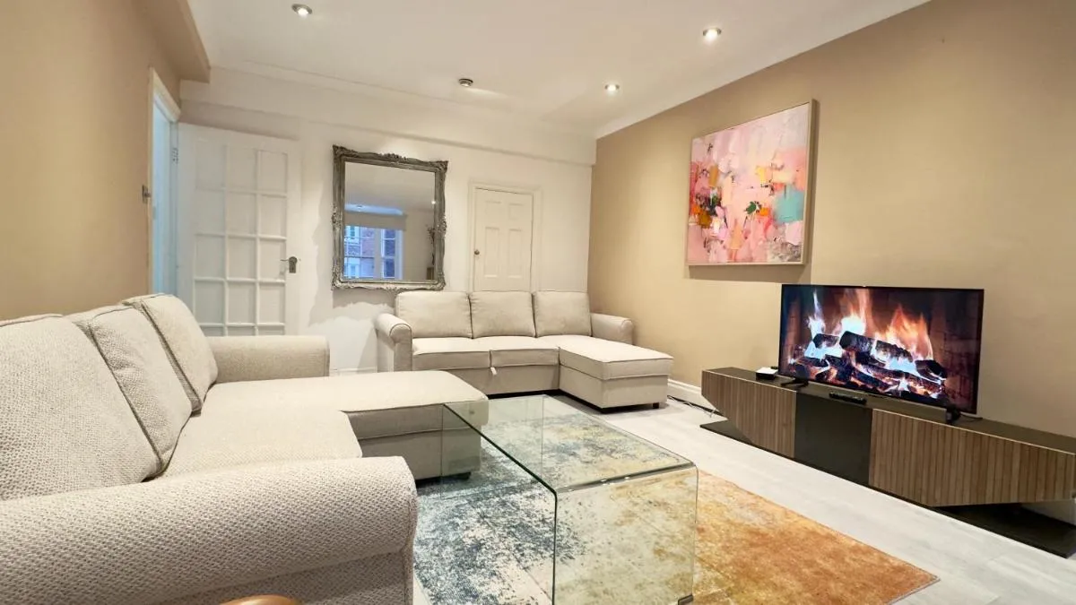 Image 5 of 2 Bedroom Apartment Queensway Central London by Wild
