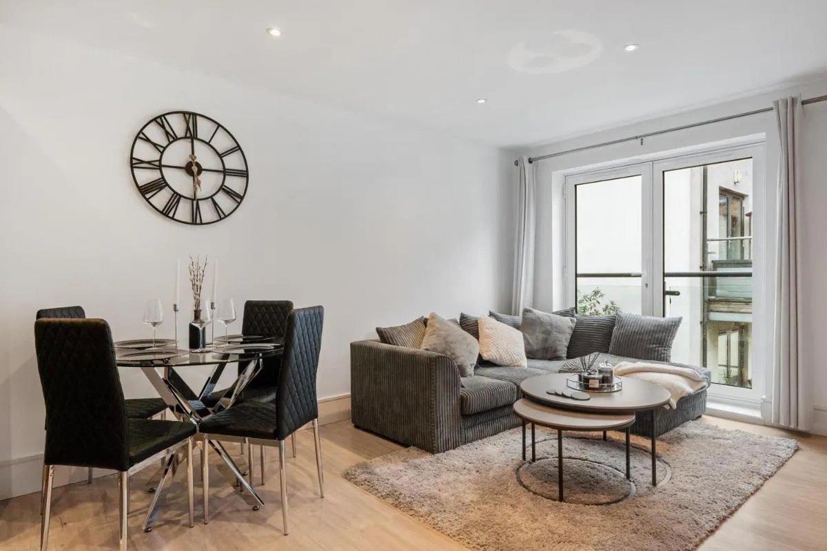 Image 4 of 2 Bedroom Apartment in Kings Cross, London, N1