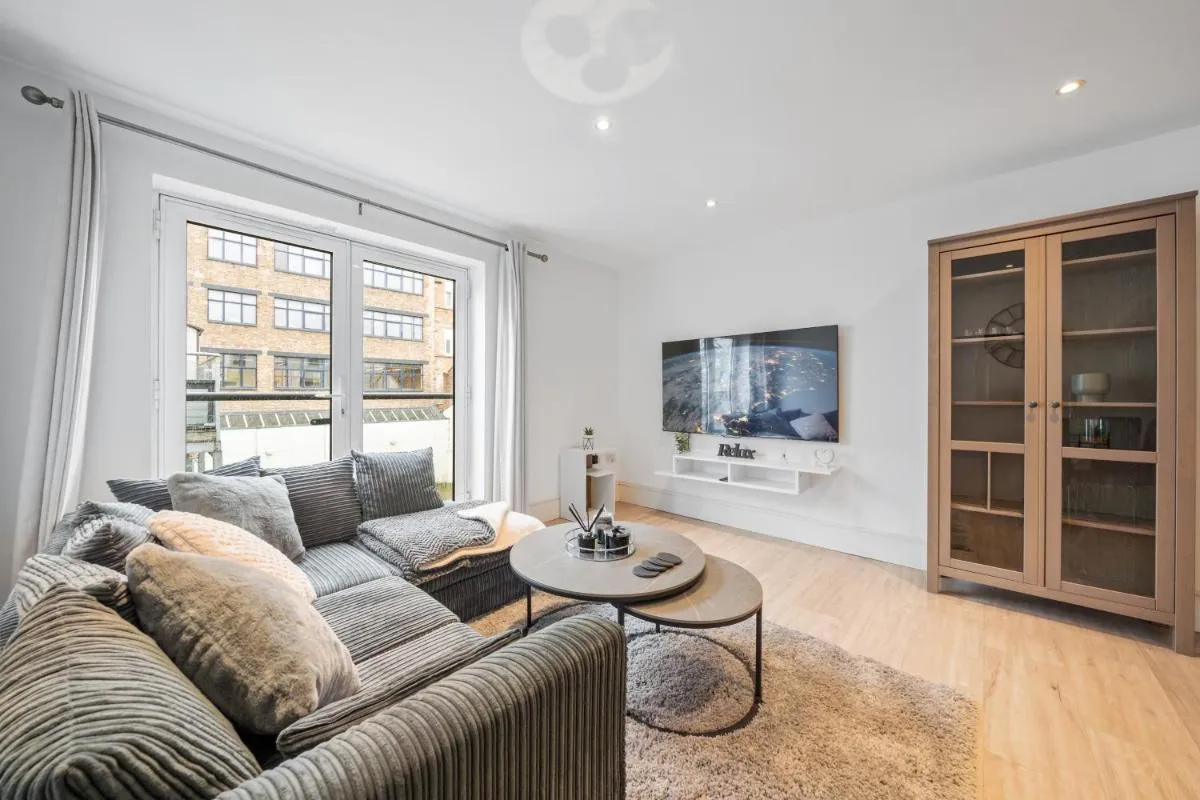 Image 5 of 2 Bedroom Apartment in Kings Cross, London, N1