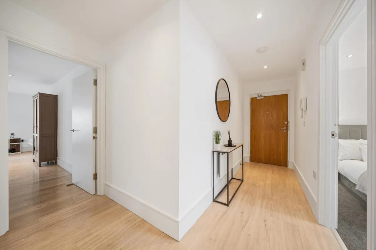Image 3 of 2 Bedroom Apartment in Kings Cross, London, N1