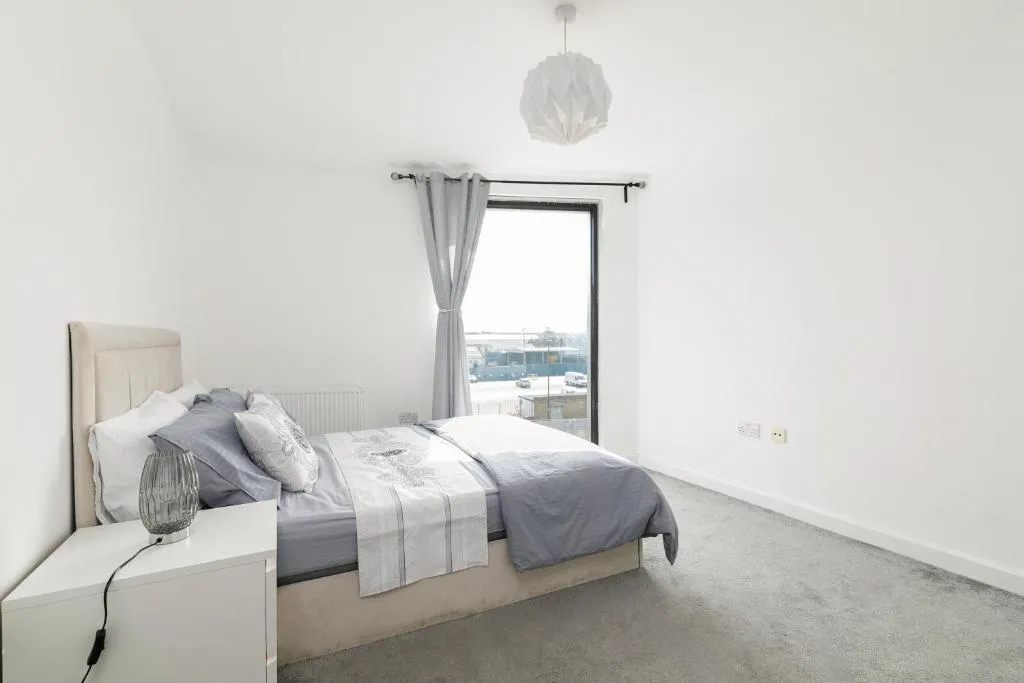 Image 1 of 2 Bedroom Apartment near City Airport