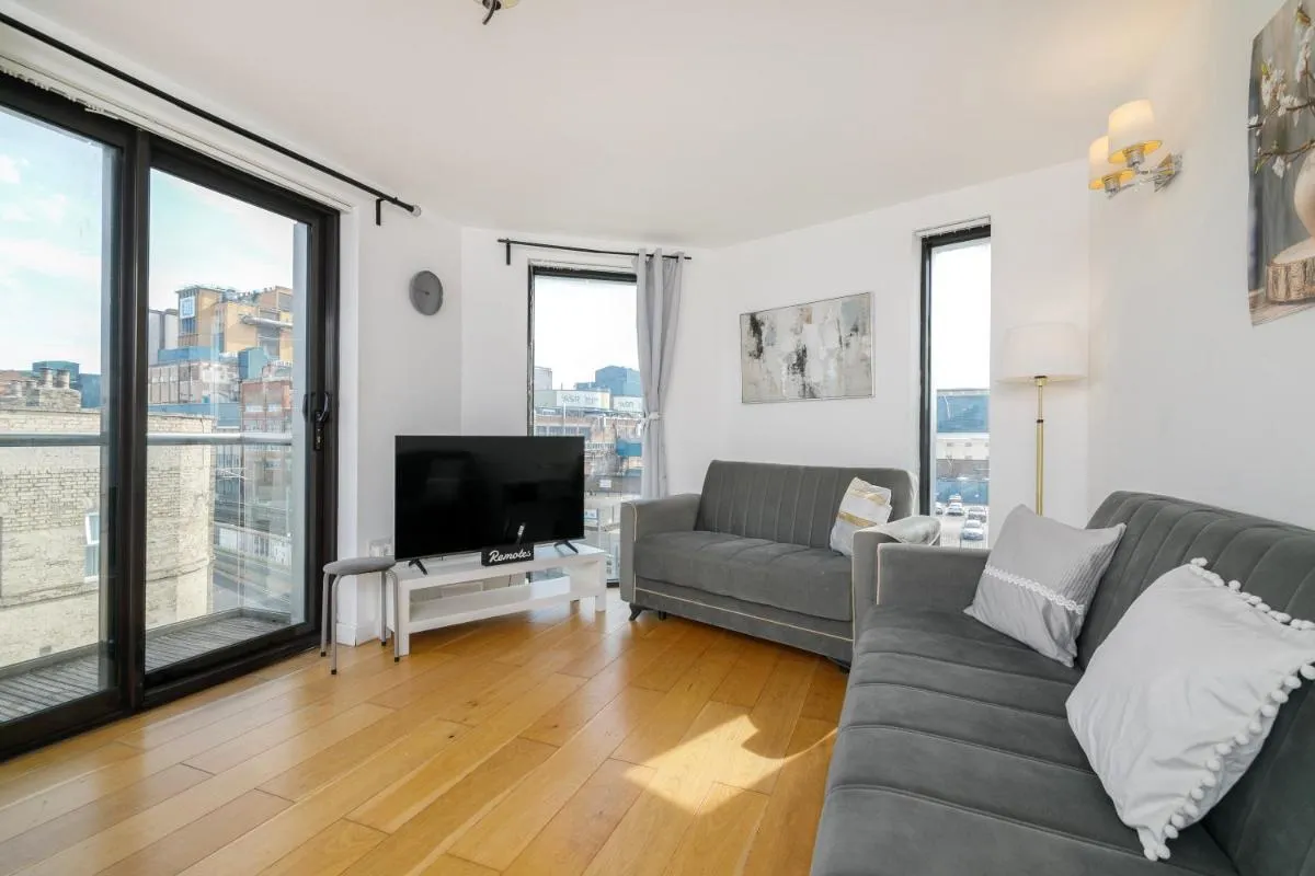 Image 5 of 2 Bedroom Apartment near City Airport