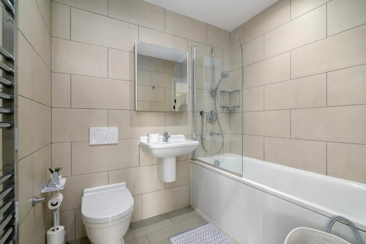 Image 3 of 2 Bedroom Apartment near City Airport