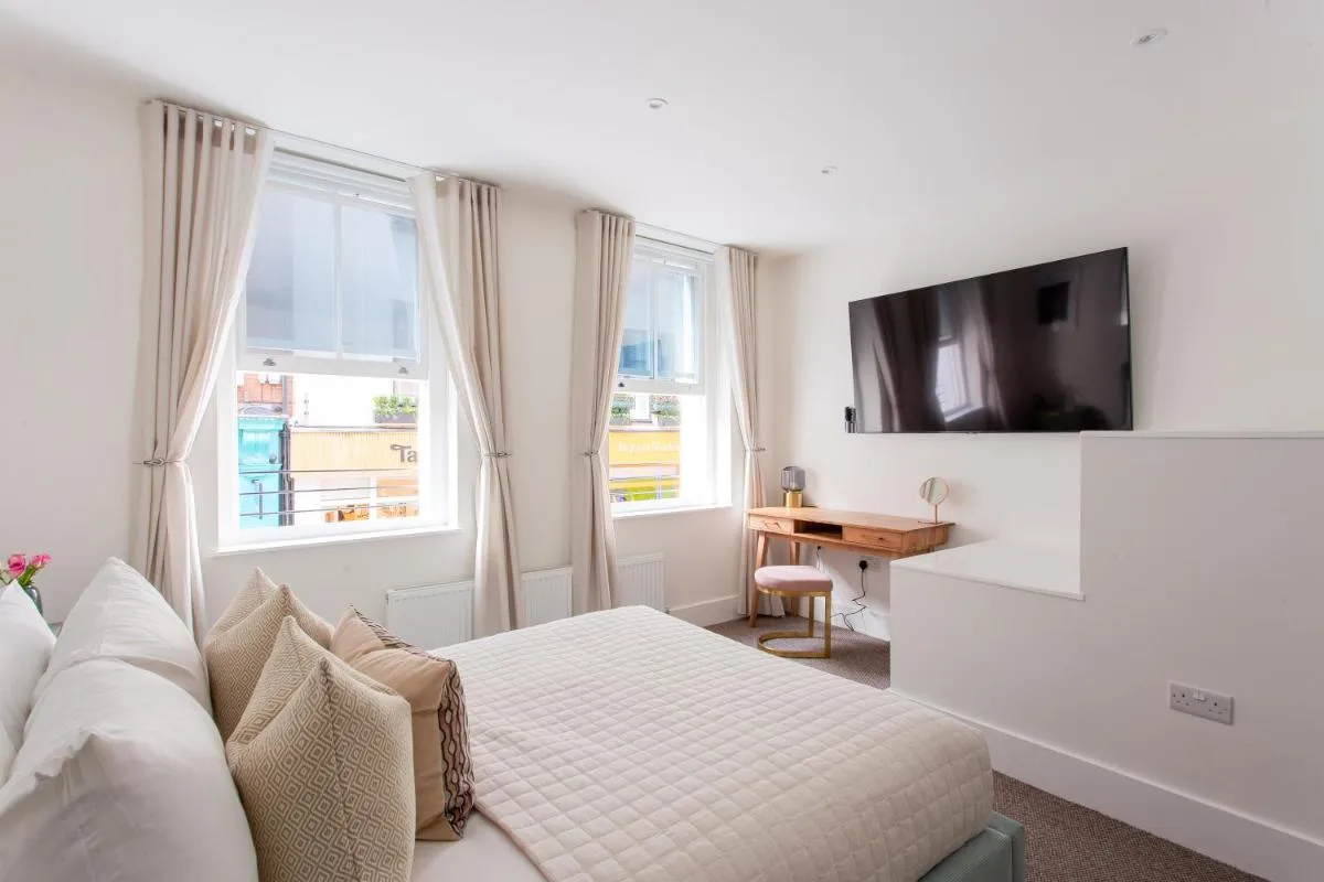 Image 5 of 2 Bedroom Apartments in Covent Garden Sleeps 6
