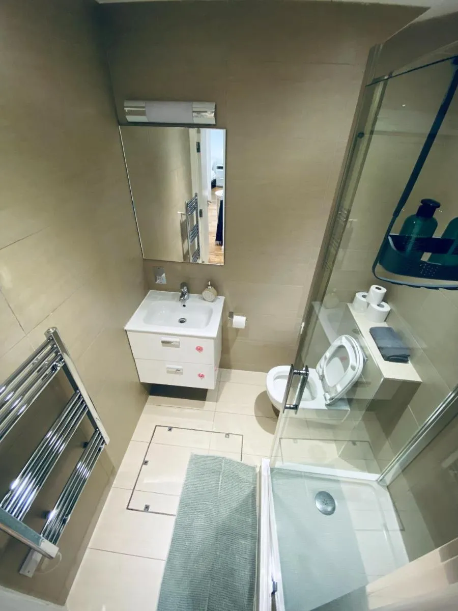 Image 4 of 2 Bedroom Flat – 2 Bath – 15 min Camden Town