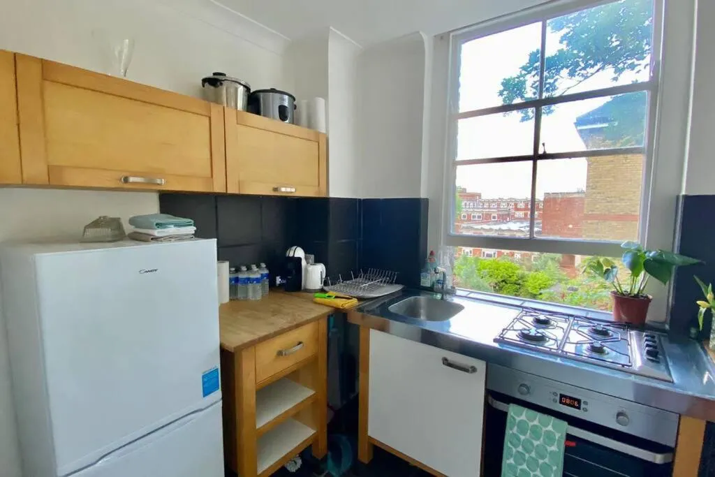 Image 3 of 2 Bedroom Flat in Camberwell Green – Central Location with excellent connections to tourist attractions and main London airports