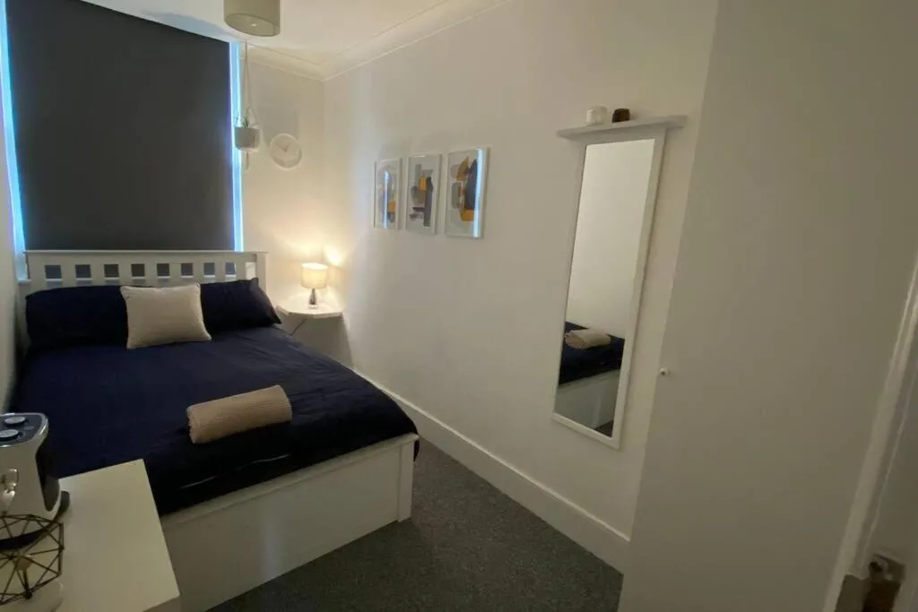 Image 2 of 2 Bedroom Flat in Camberwell Green – Central Location with excellent connections to tourist attractions and main London airports