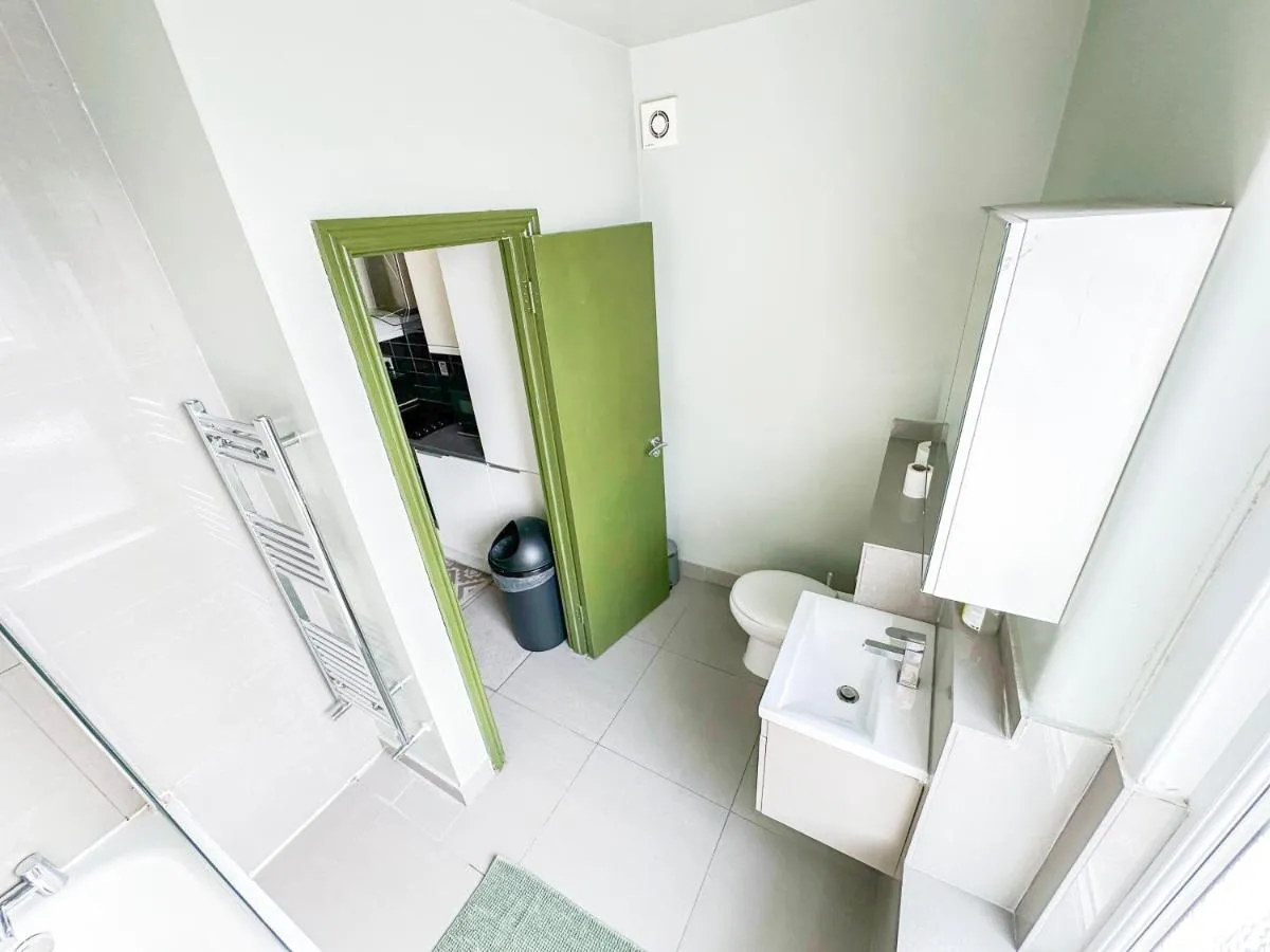 Image 3 of 2 Bedroom Flat in Shepherds Bush near Westfield London & Notting Hill