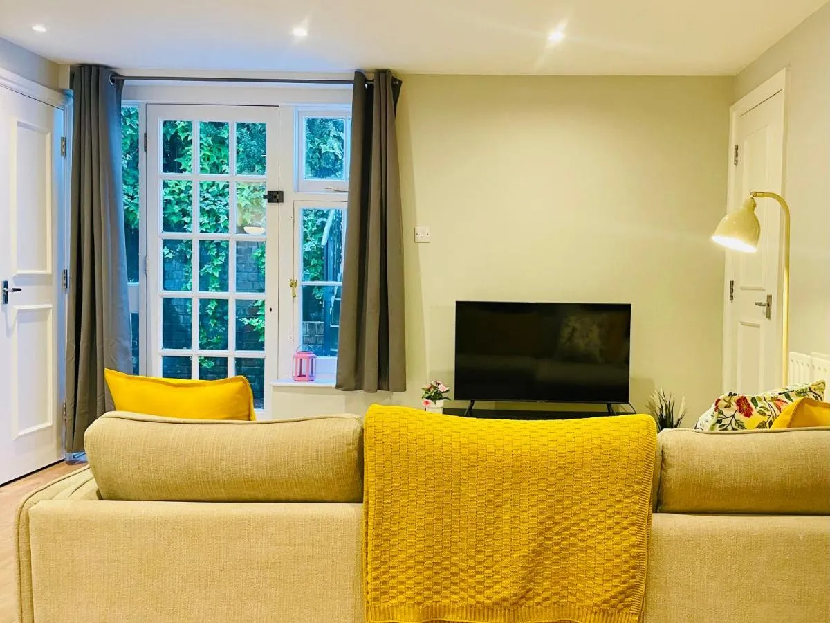 Image 5 of 2 Bedroom House Central London – Free Parking