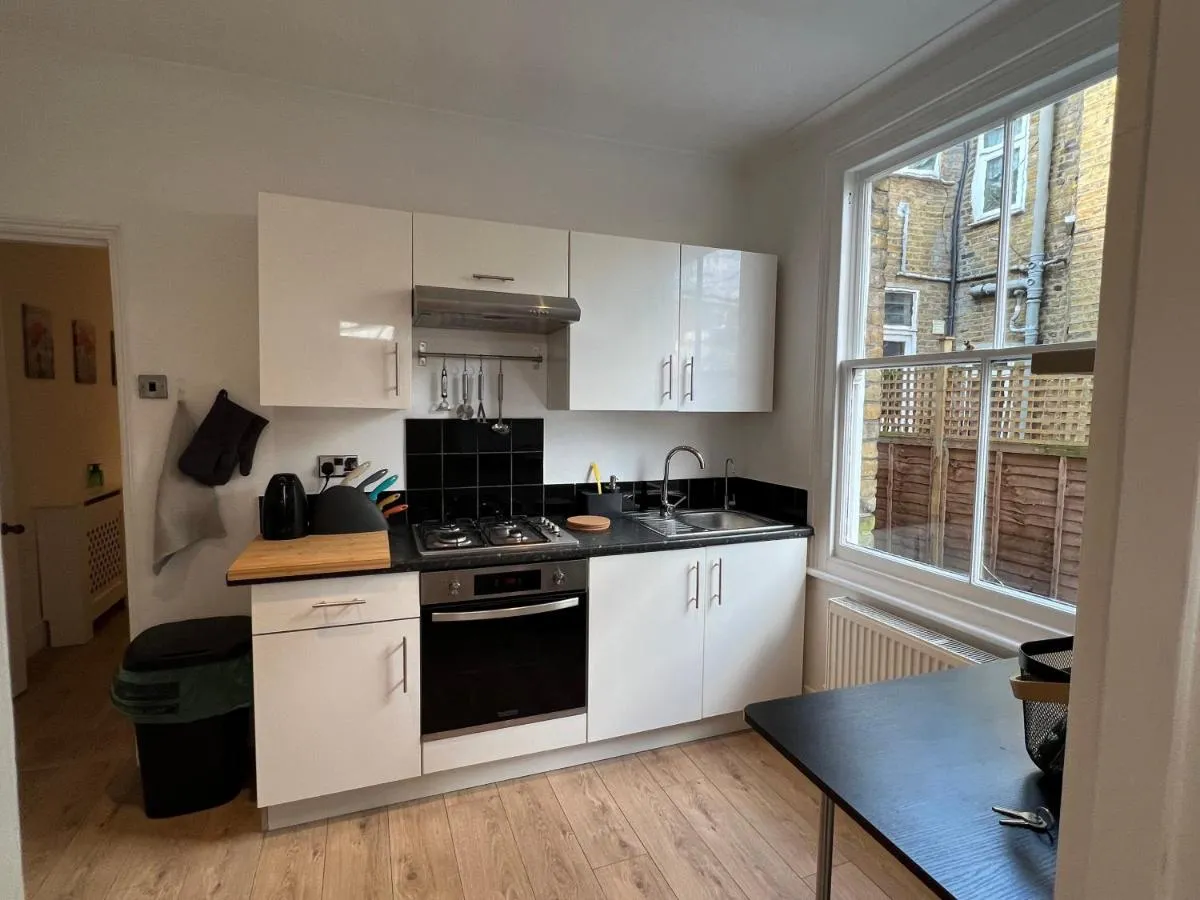 Image 4 of 2 Bedroom flat 10 min walk to tube