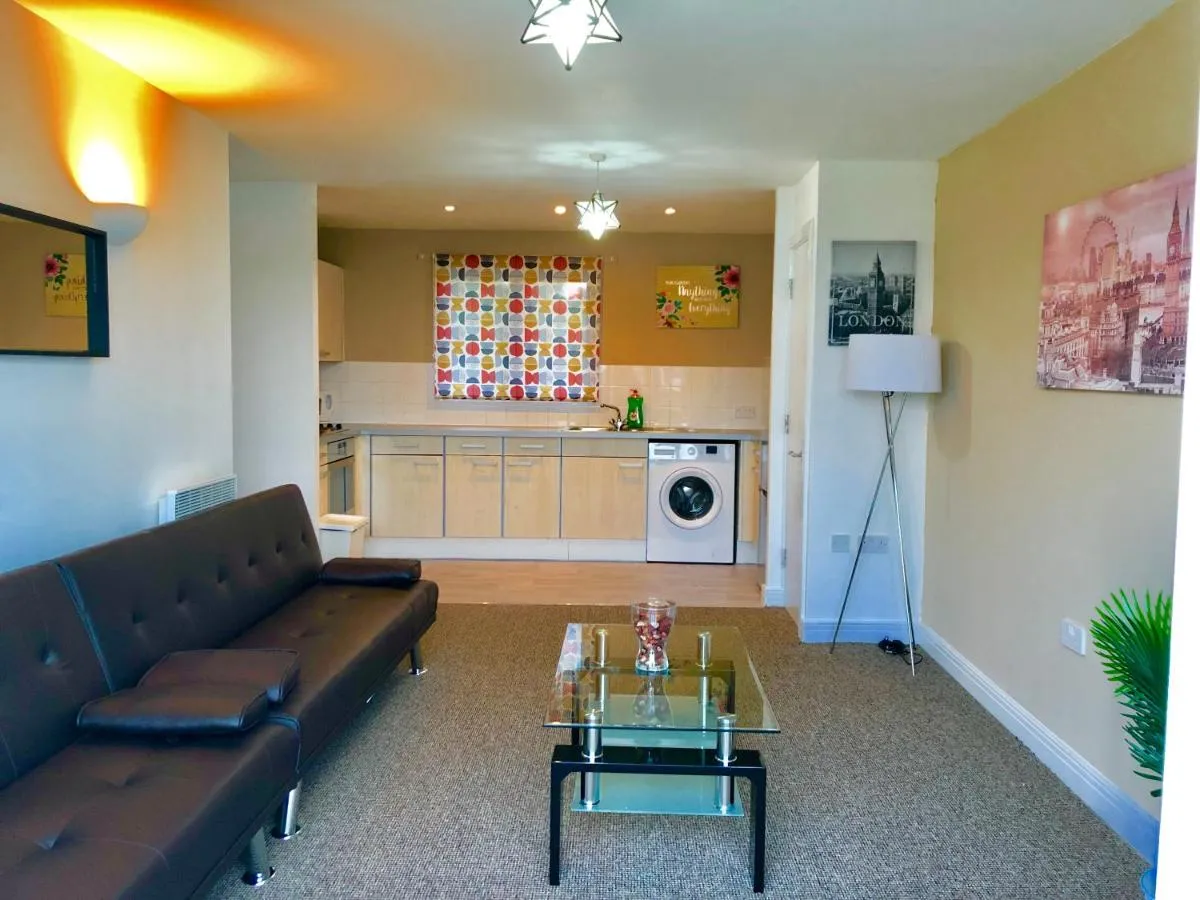 Image 5 of 2 Bedrooms Modern Apartment, Lounge, Full Kitchen, Balcony, 5 minutes Stratford Station