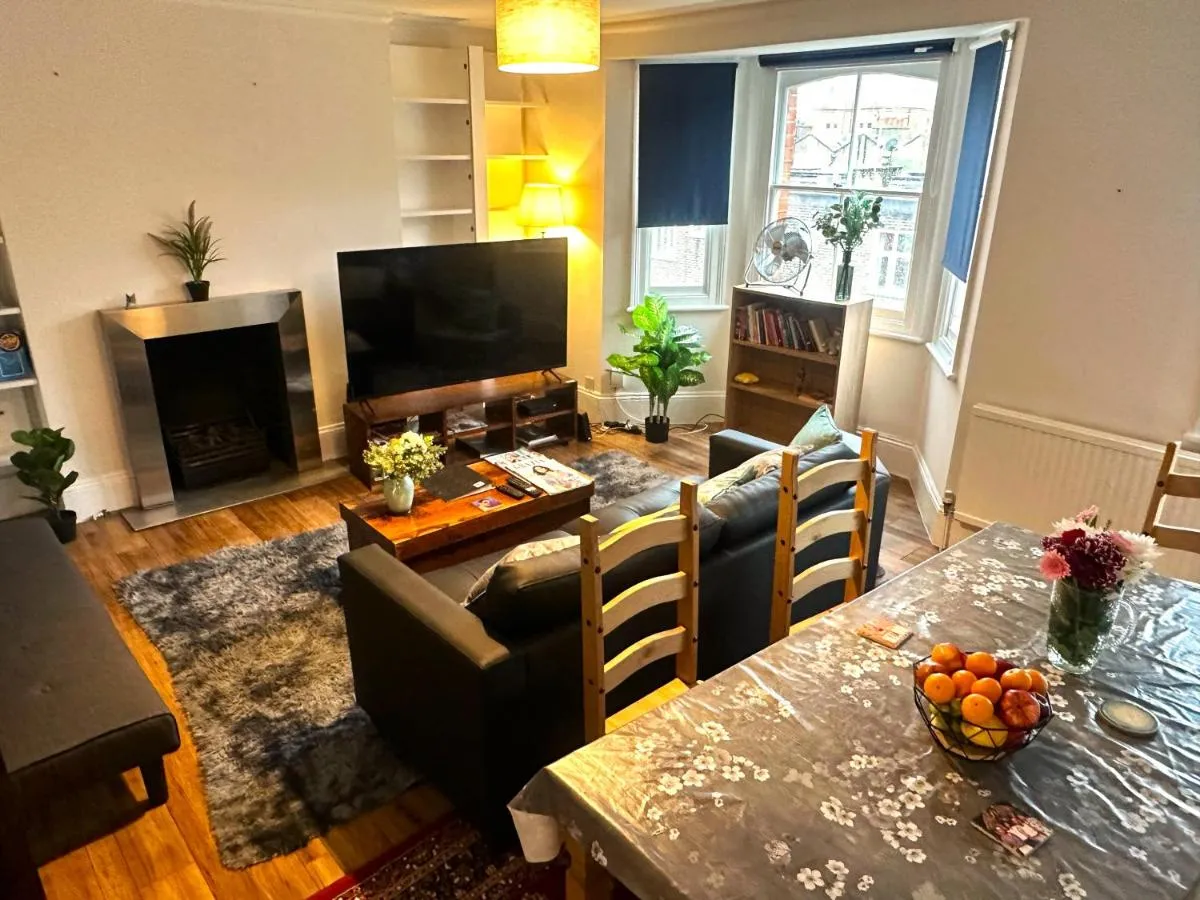Image 5 of 2 Bedrooms Plus Spacious Lounge Delightful Apartments by Kensington & Chelsea Desirable Locations SW