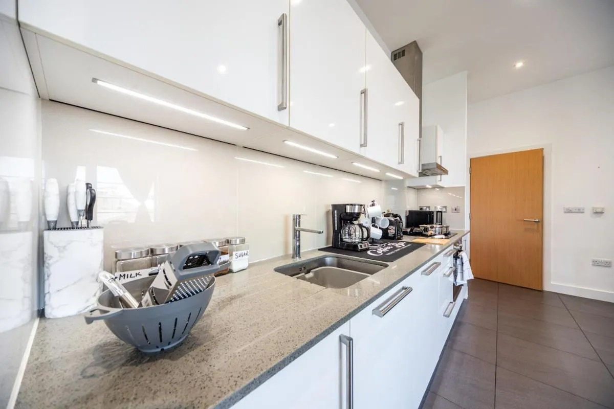 Image 4 of 2 bed O2-Canary Wharf-Excel- in 30 mins London boat ride – 30 Mins Contractors-Families-Corporate people- Wifi 500mb-Flex CheckIn-Shops-Train Station