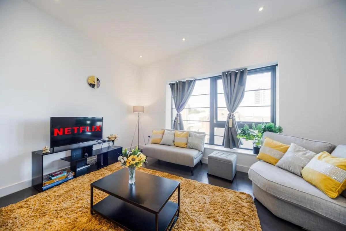 Image 5 of 2 bed O2-Canary Wharf-Excel- in 30 mins London boat ride – 30 Mins Contractors-Families-Corporate people- Wifi 500mb-Flex CheckIn-Shops-Train Station