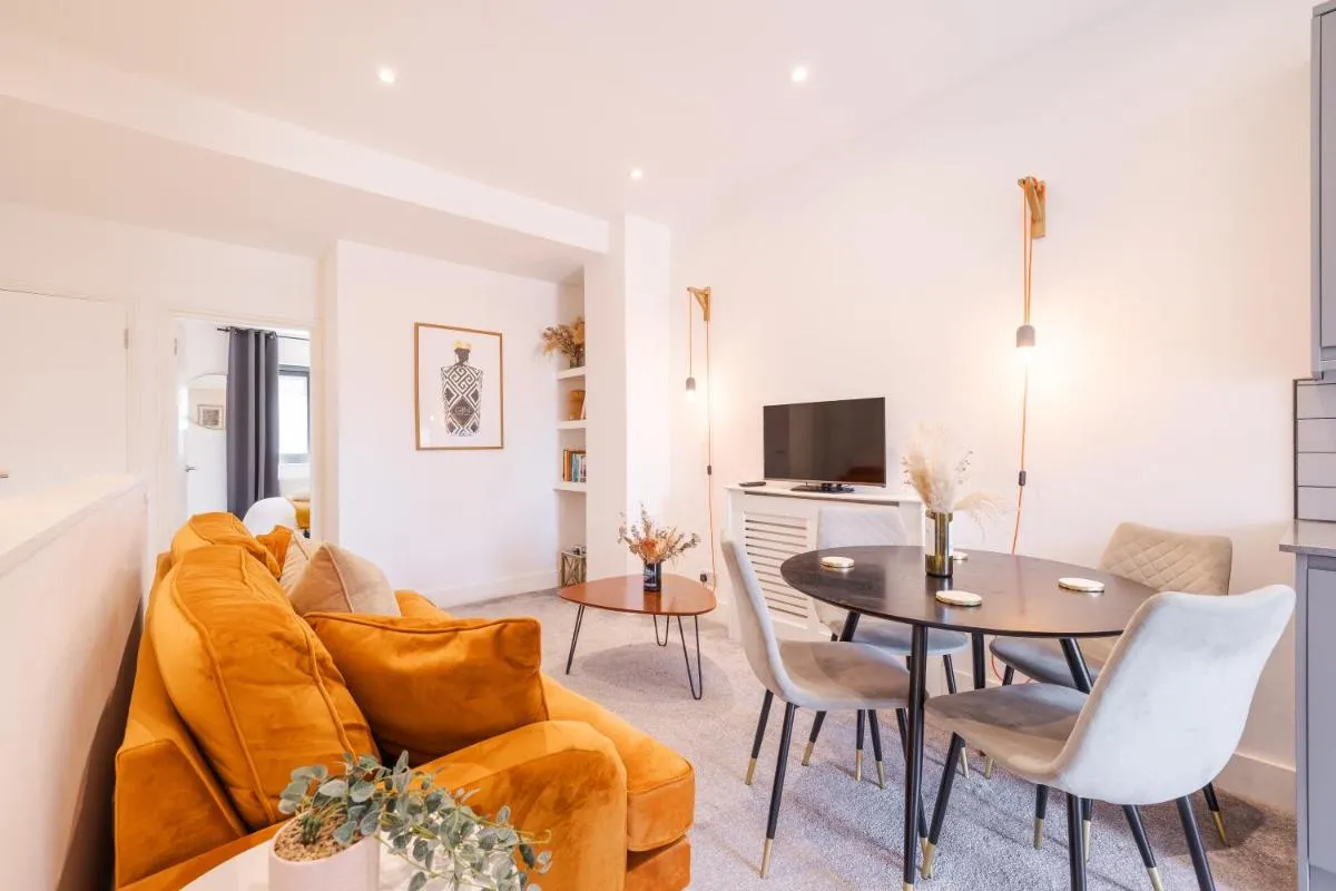 Image 5 of 2 bed flat West Kensington/Fulham