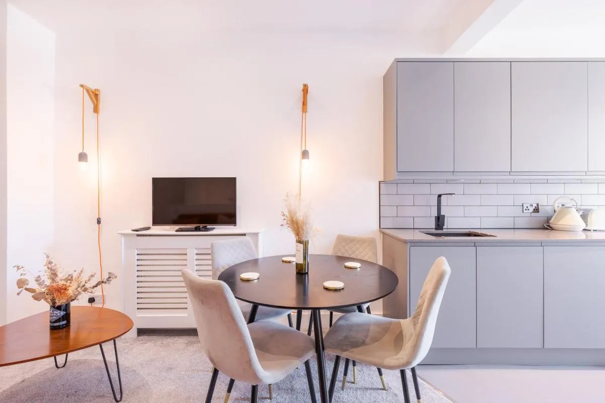 Image 4 of 2 bed flat West Kensington/Fulham
