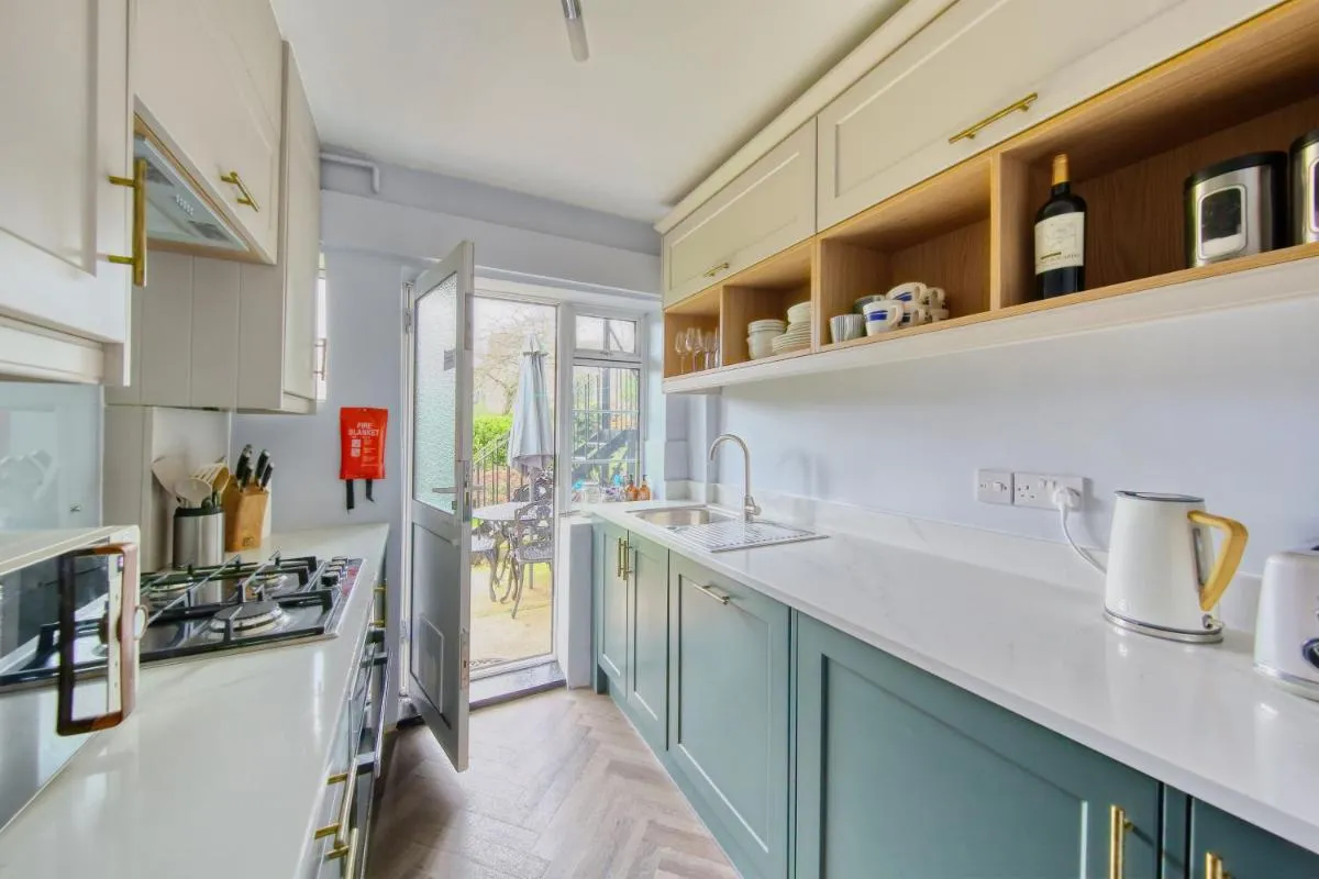 Image 4 of 2 bed flat – SW London with parking