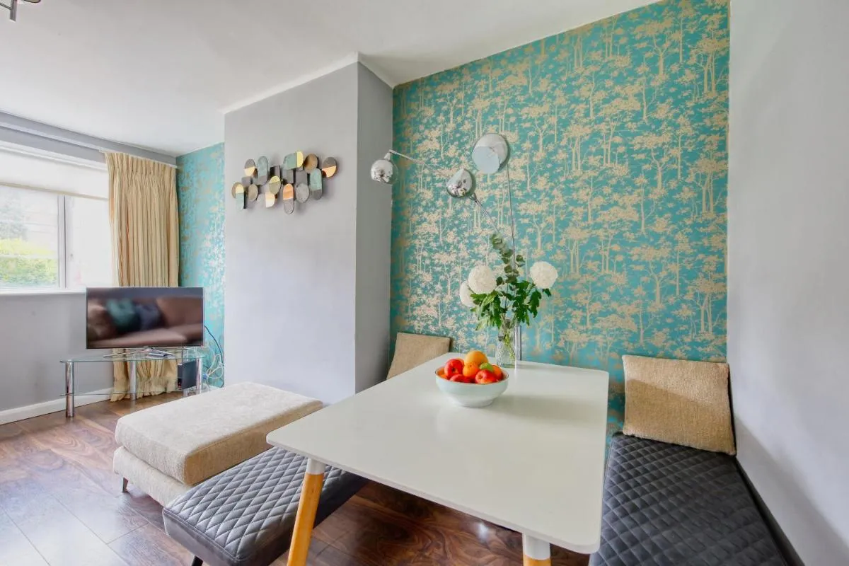 Image 5 of 2 bed flat – SW London with parking