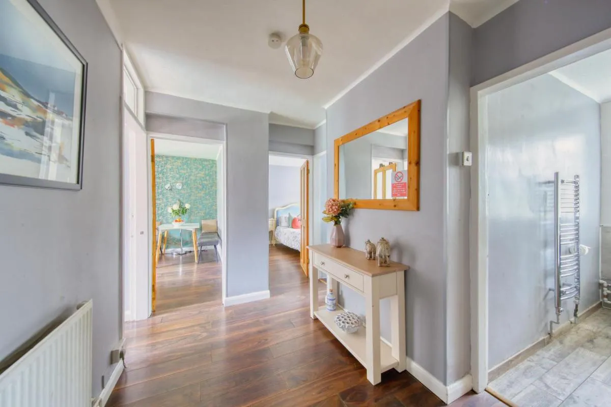 Image 3 of 2 bed flat – SW London with parking