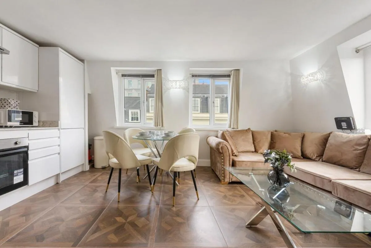 Image 4 of 2 bedroom apartment In the Heart of Sohos Nightlife 4th Floor, No Lift GS5