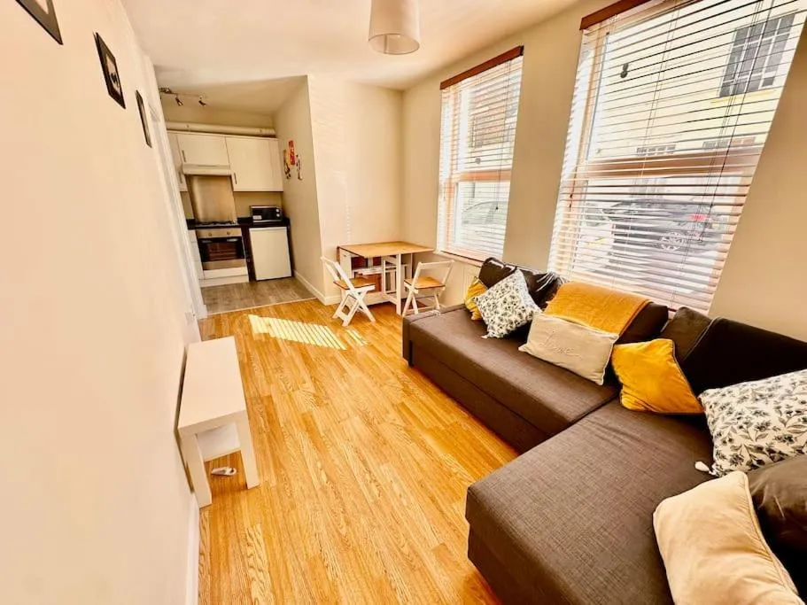 Image 4 of 2 bedroom apartment in SE13