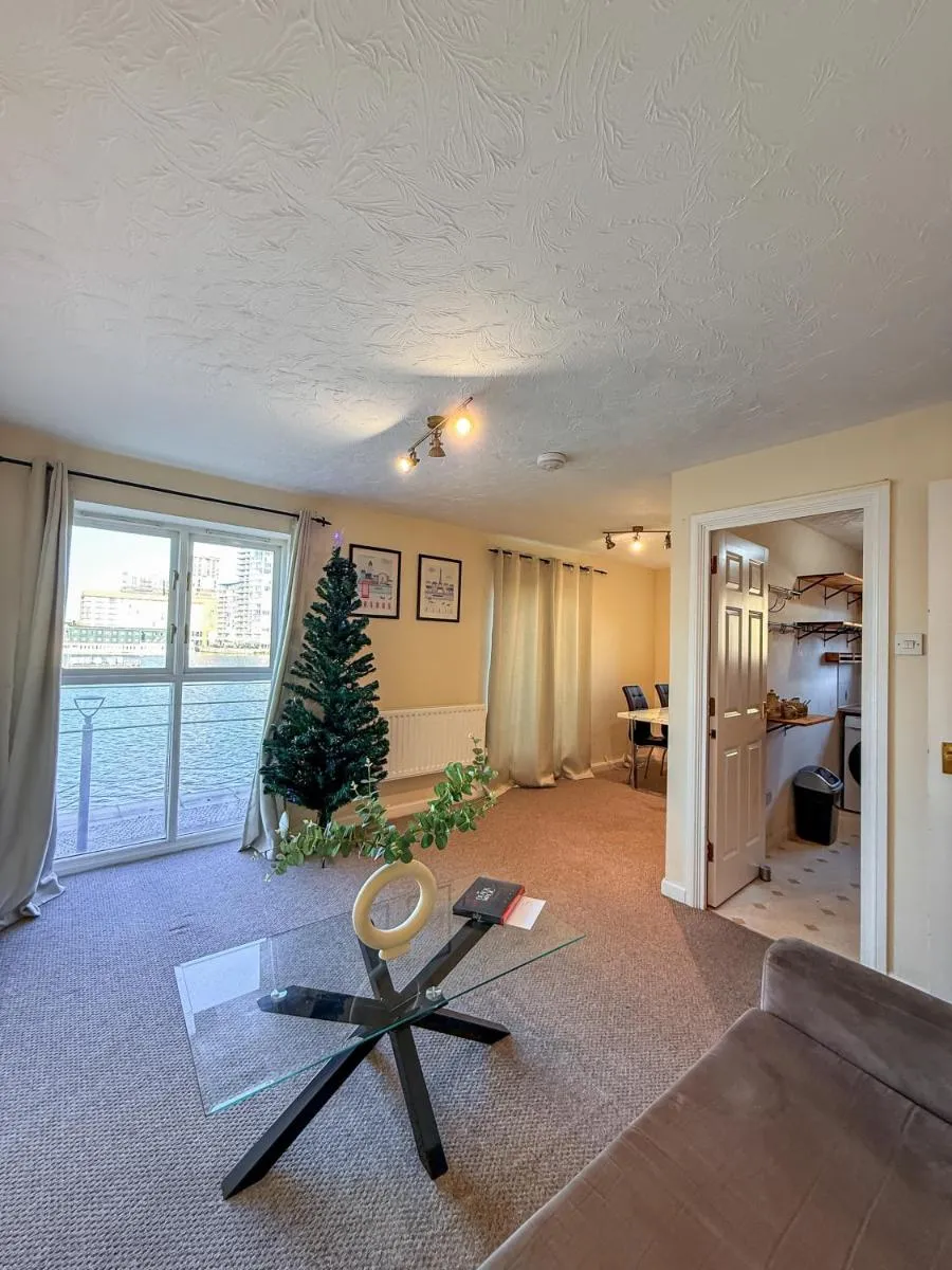 Image 4 of 2 bedroom apartment with River view near London Excel O2arena IFS cloud cable car
