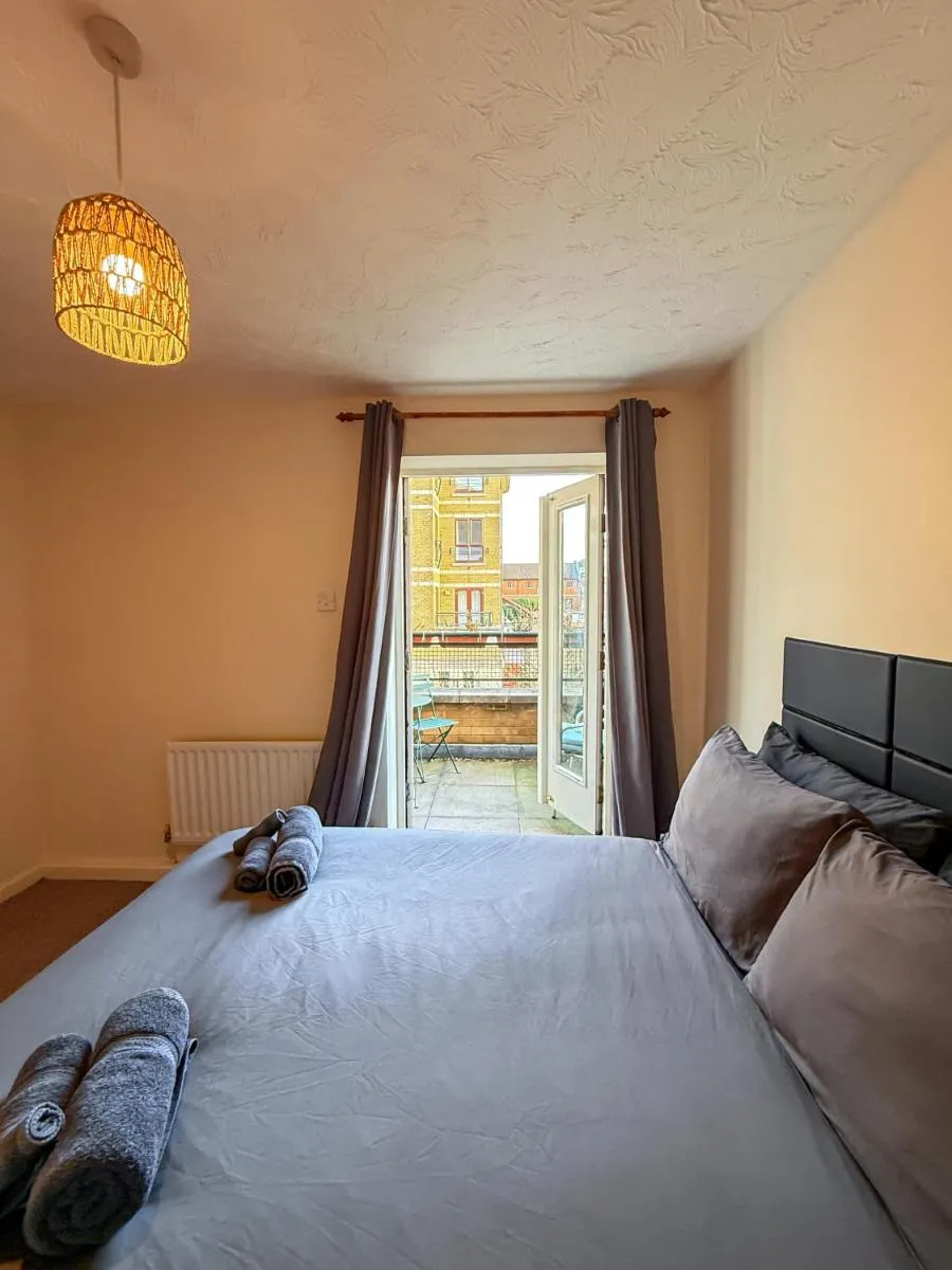 Image 5 of 2 bedroom apartment with River view near London Excel O2arena IFS cloud cable car