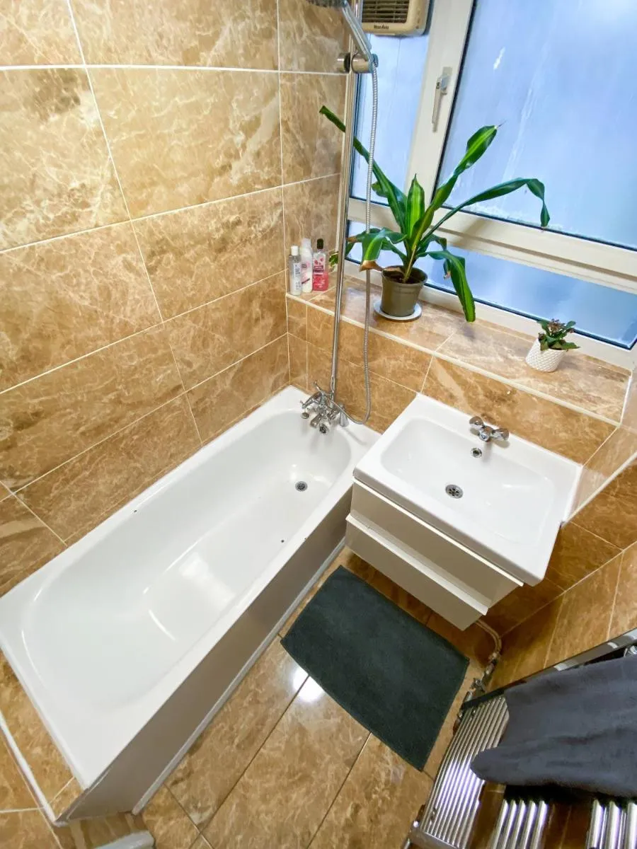 Image 4 of 2 bedroom flat – 7 min walk Old Street Station