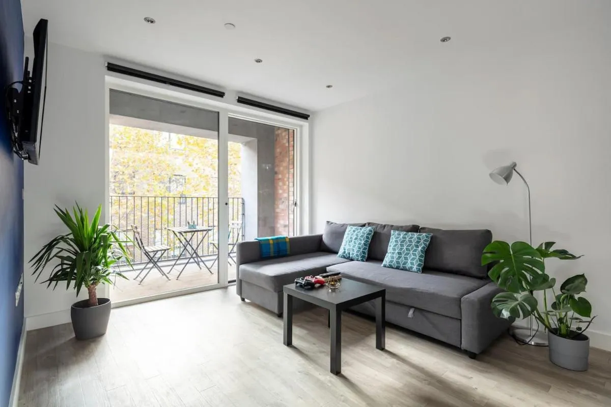 Image 5 of 2 mins walk from UCL campus and London Stadium