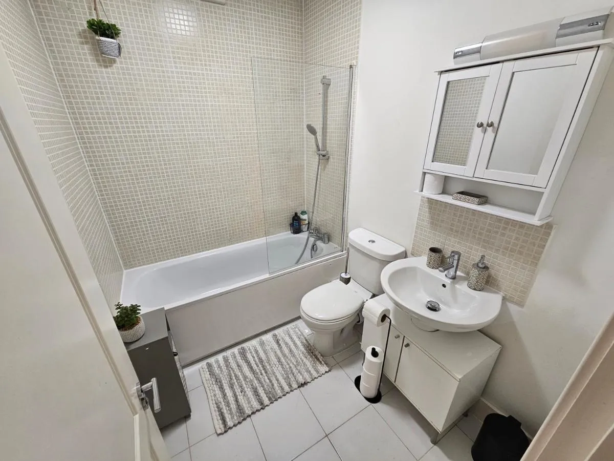 Image 3 of 2bdr Islington close to station