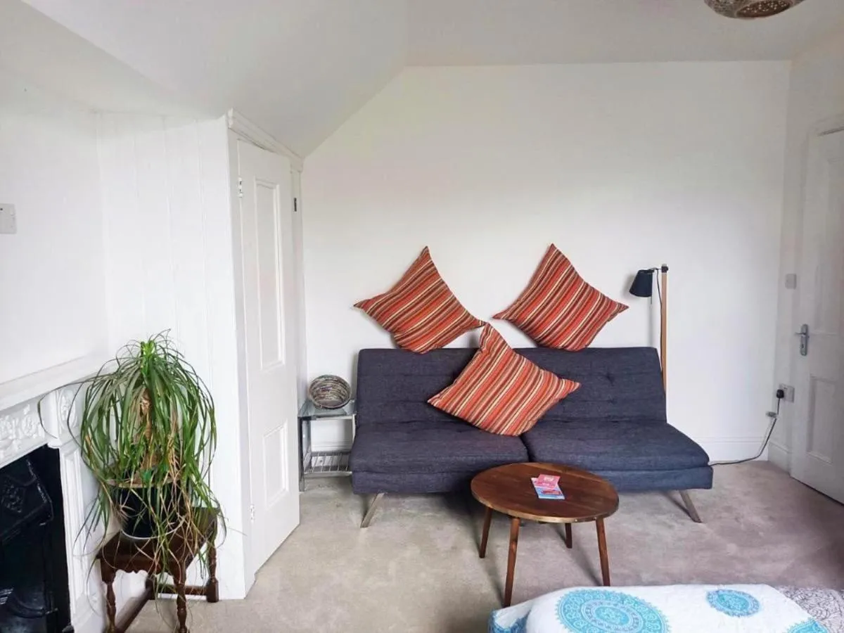 Image 5 of 2bed 2bath 8min to London Bridge