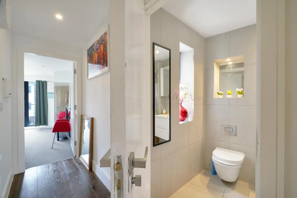 Image 3 of 360 Cosy Home Greenwich