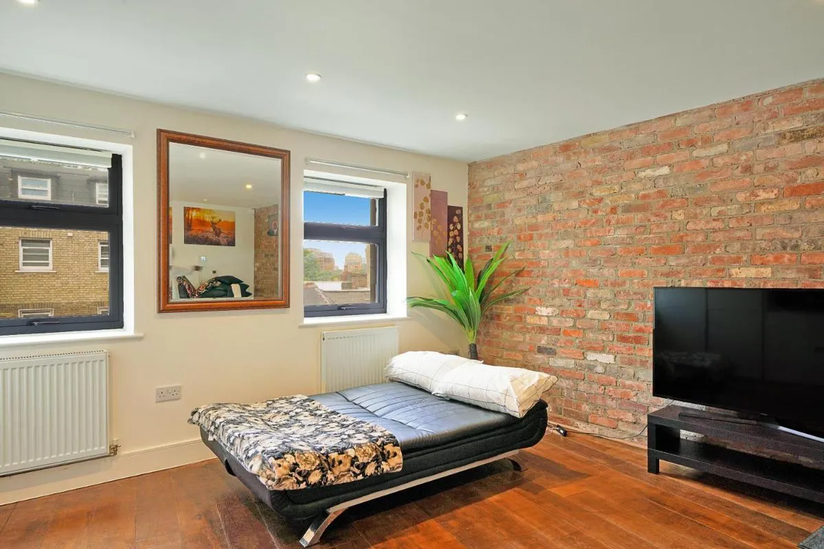 Image 5 of 360 Cosy Home Greenwich